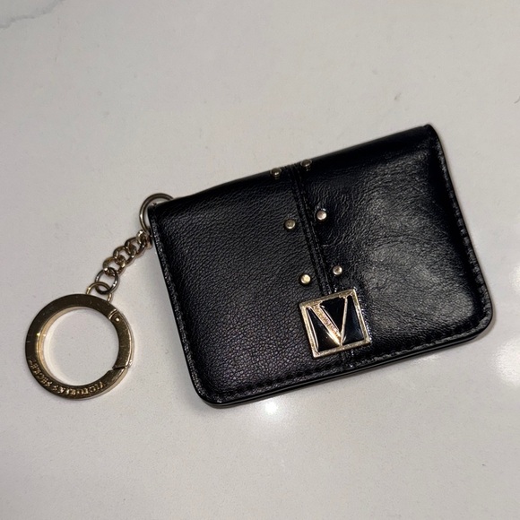 Elegant Black Leather Key Holder - Picture 1 of 2